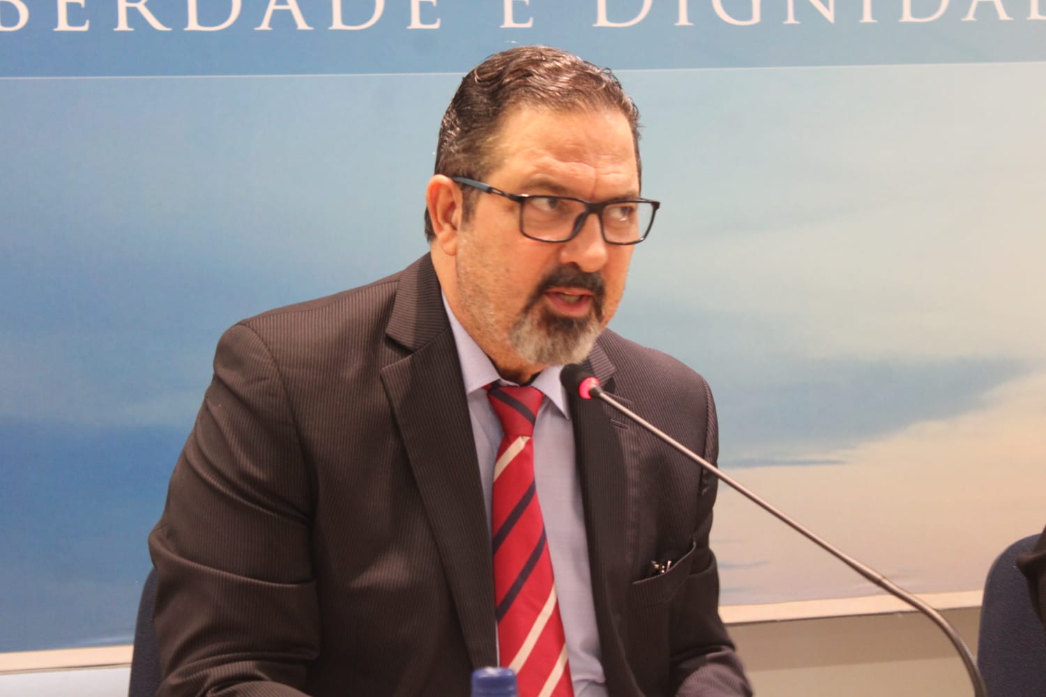 L.Gomes Advogados Associados  O Advogado Luiz Gomes, que foi o primeiro  Ouvidor Geral da OAB-RN e Conselheiro Federal, participou da Sessão do  Conselho Seccional onde foram credenciados 52 novos Advogados e