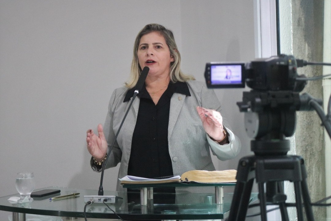 Vereadora Fativan Alves destina indicações para melhorias na infraestrutura, em Parnamirim