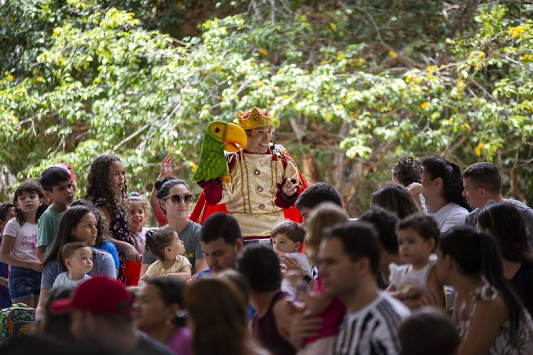 Espetáculo “O Reizinho Mandão” animam o domingo no Parque das Dunas
