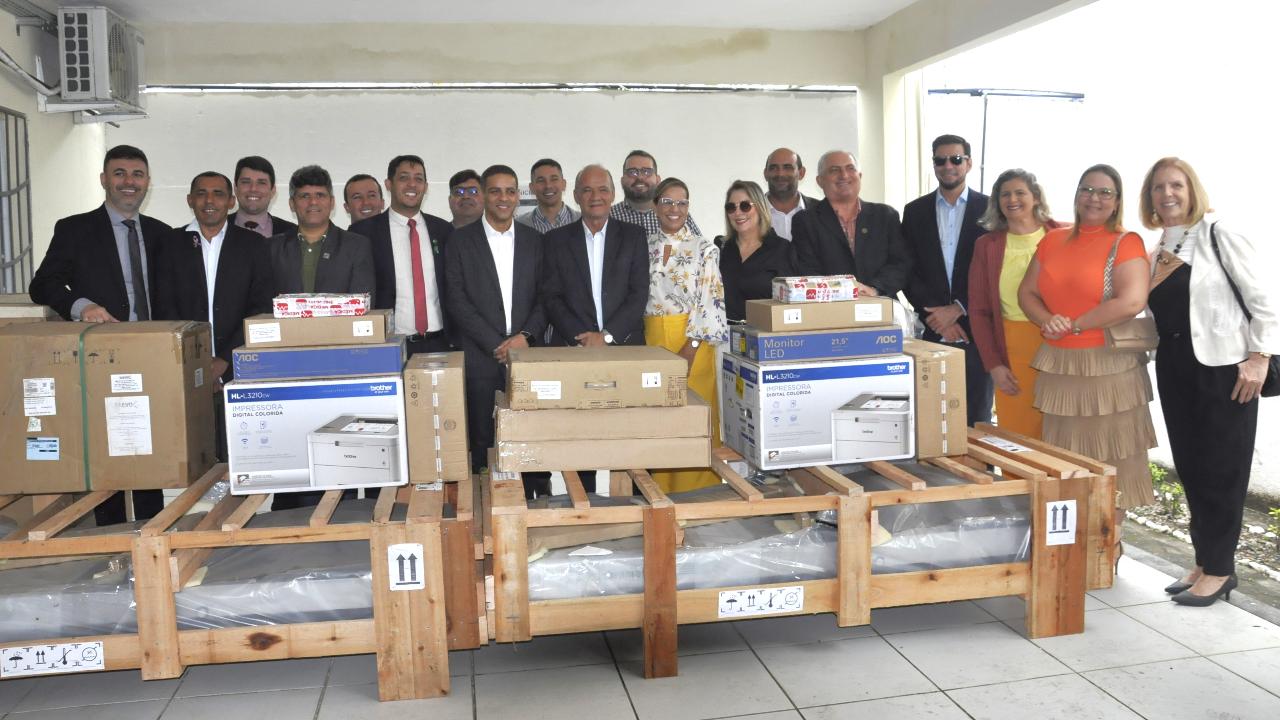 Prefeitura de Parnamirim recebe da Câmara Municipal, doação de equipamentos cardiológicos para a saúde pública