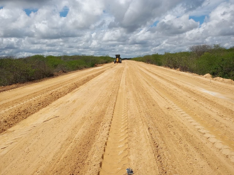Governo retoma obras de implantação e pavimentação da “Estrada do Melão” 