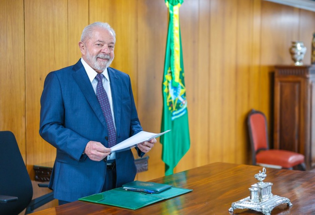 Lula sanciona nesta segunda-feira (28) a nova política de valorização do salário mínimo e reajuste de isenção do IR