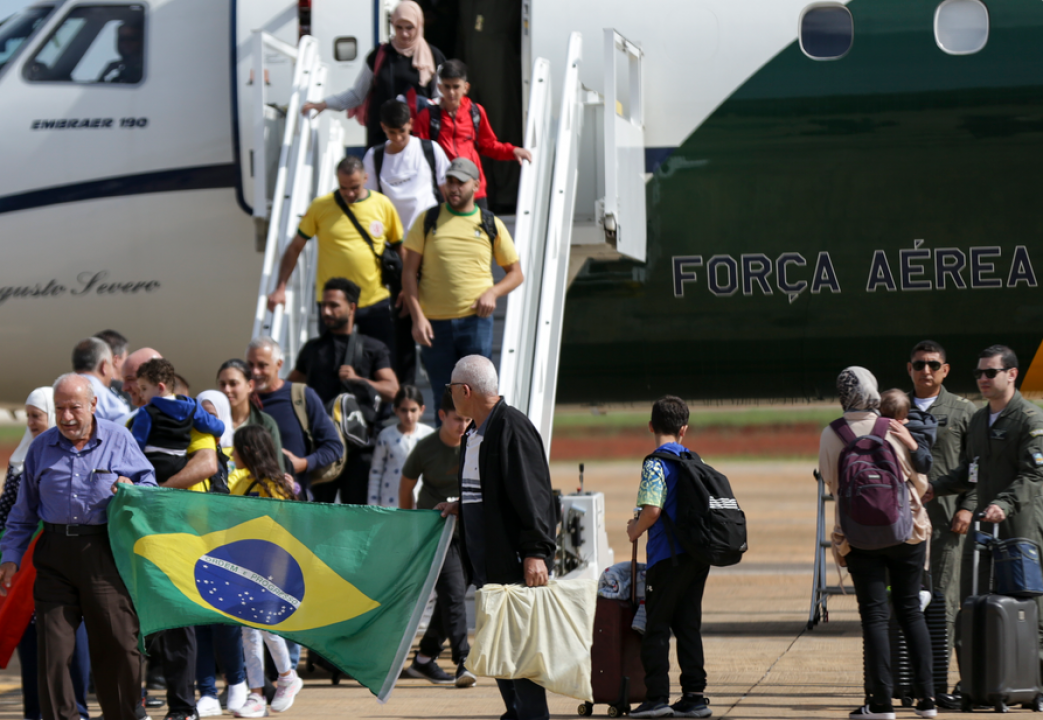 Em meio à guerra, pela primeira vez, brasileiros que estavam na Cisjordânia são resgatados