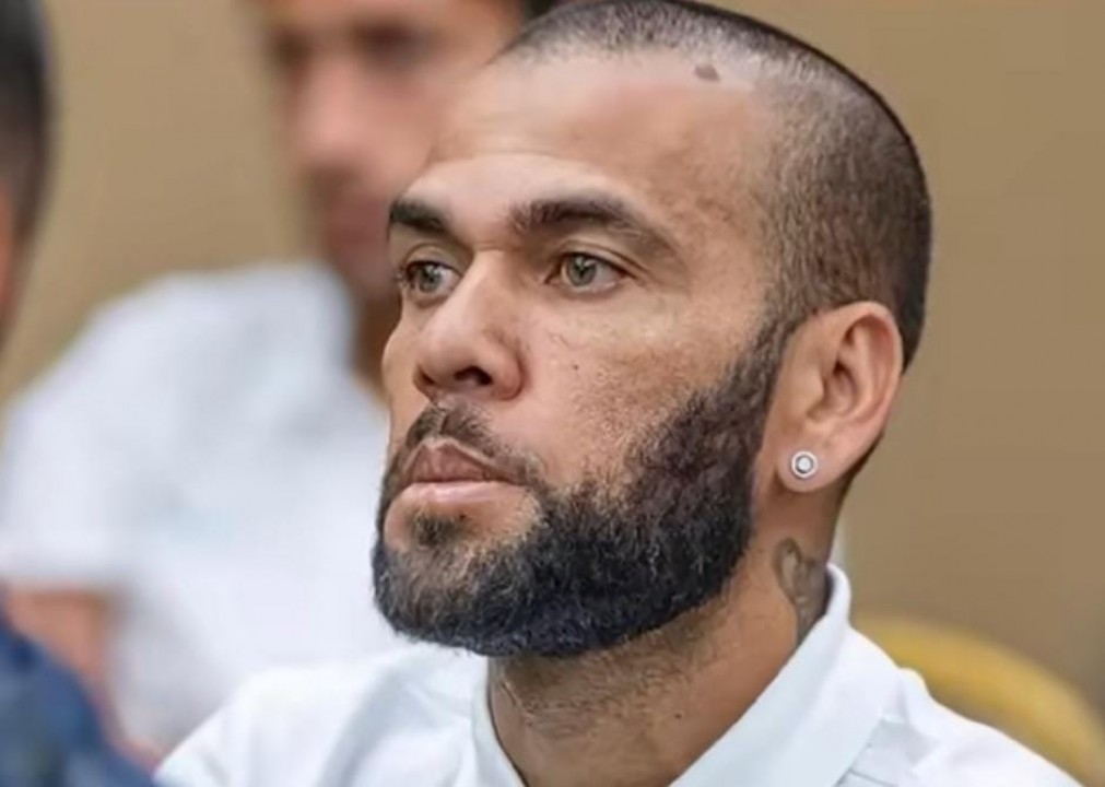 Condenado: Daniel Alves vai cumprir pena de 4 anos e 6 meses de prisão por estupro