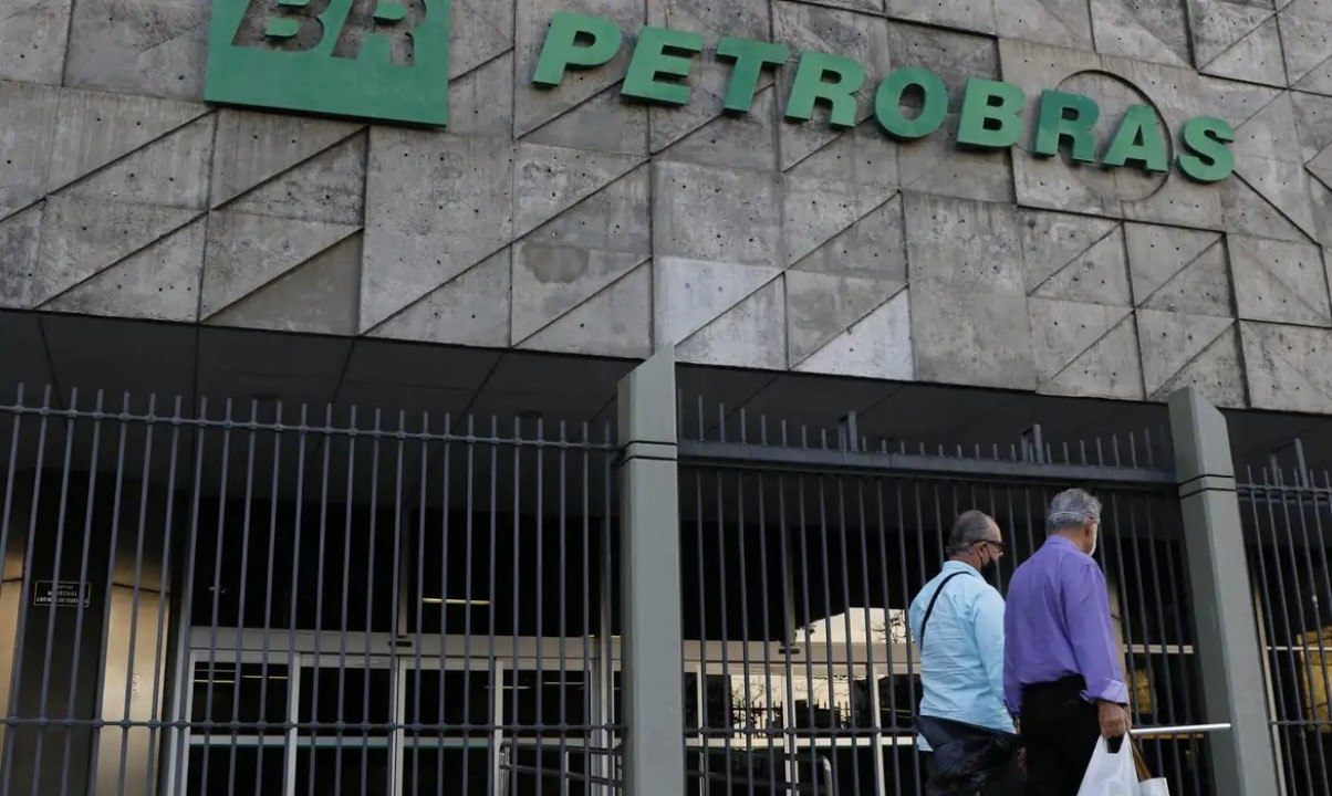 Petrobras entrará com recurso contra suspensão de conselheiro