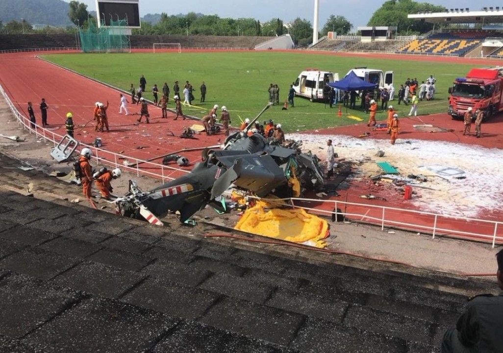 Perigo no ar: helicópteros colidem e deixam 10 mortos na Malásia