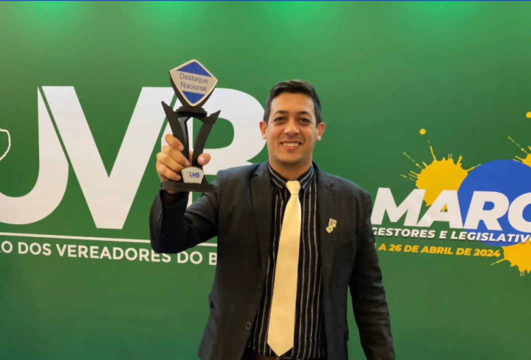 Vereador Thiago Fernandes recebe troféu nacional por projeto social em Parnamirim