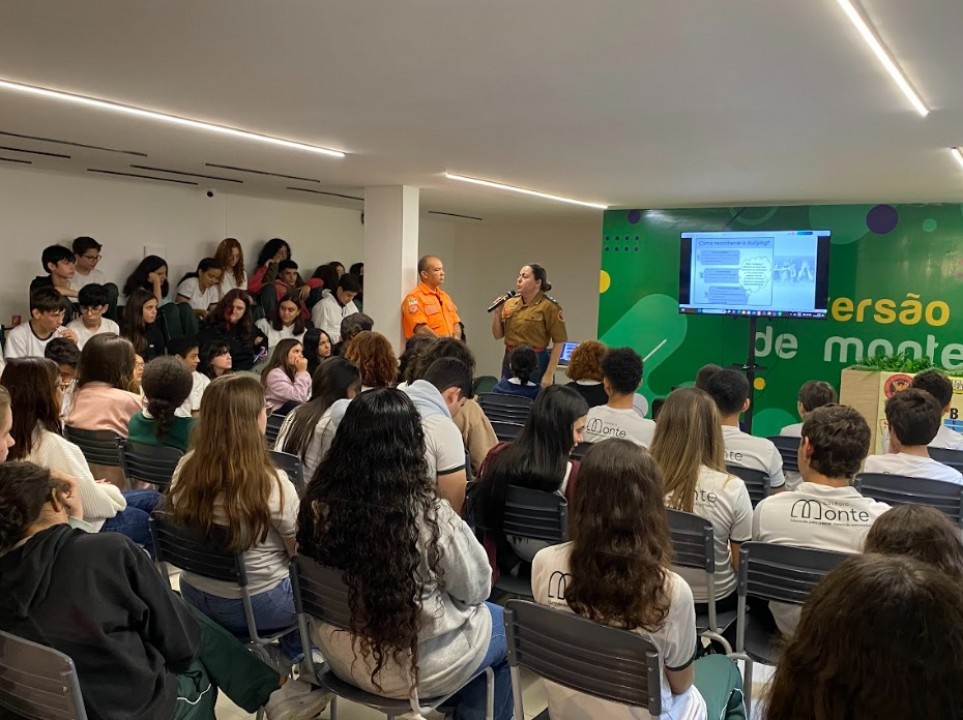 Corpo de Bombeiros discute bullying e a cultura de paz em colégio de Natal