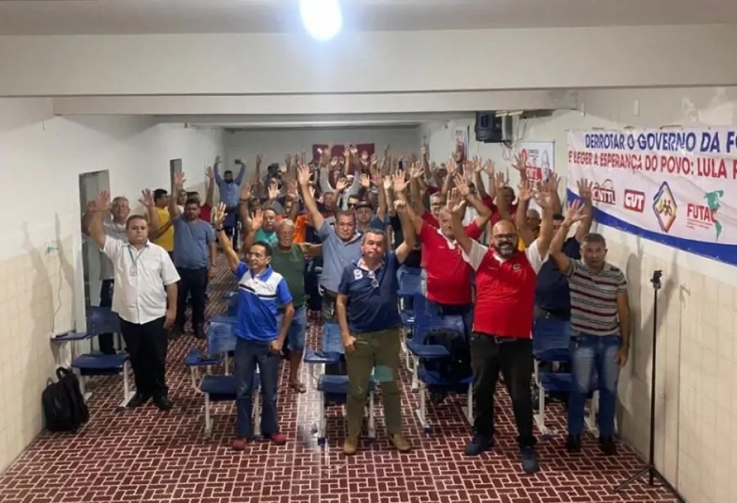 Motoristas de ônibus em Natal aprovam indicativo de greve, informa Sintro/RN