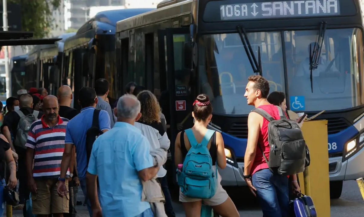 Setor de serviços cresce 0,5% de março para abril no país, revela IBGE