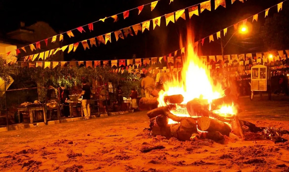 Dias frios, fogueiras e fogos de artifícios aumentam o risco de doenças respiratórias em idosos