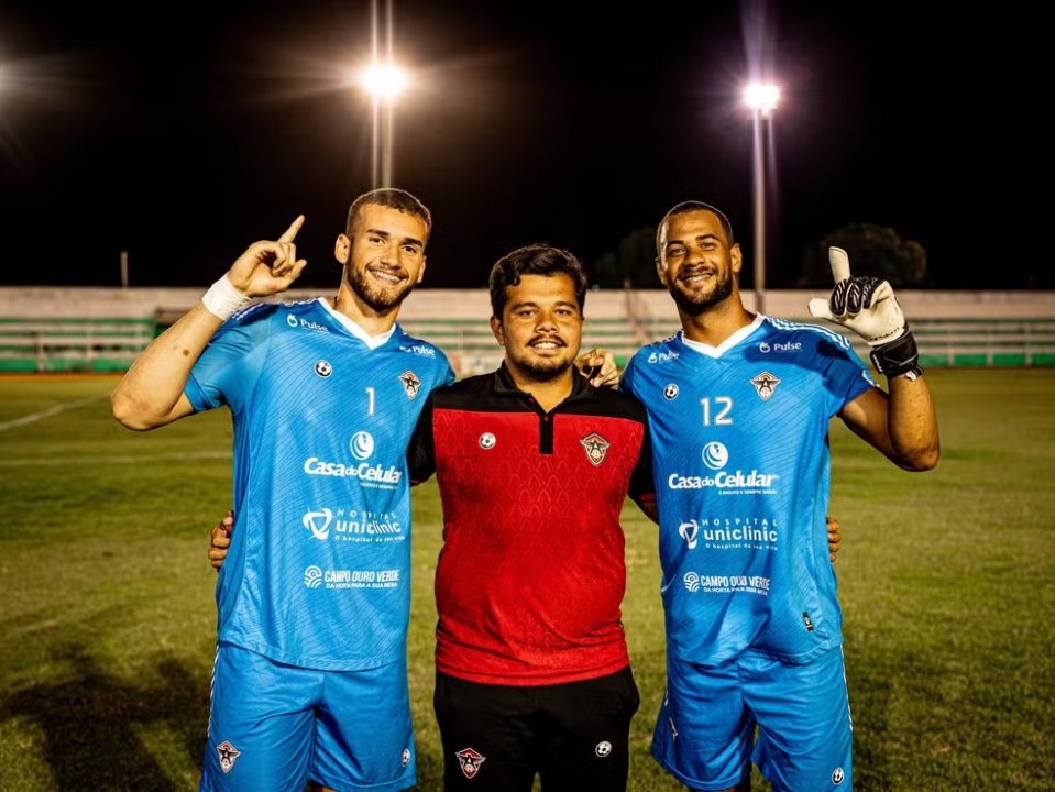 Com golaço de bicicleta, goleiro vira herói da classificação do Atlético-CE na Série D 