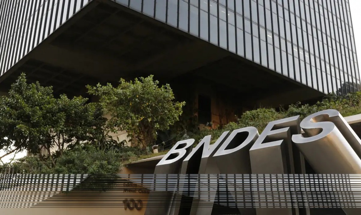 BNDES abre concurso com 150 vagas e salário de R$ 20,9 mil