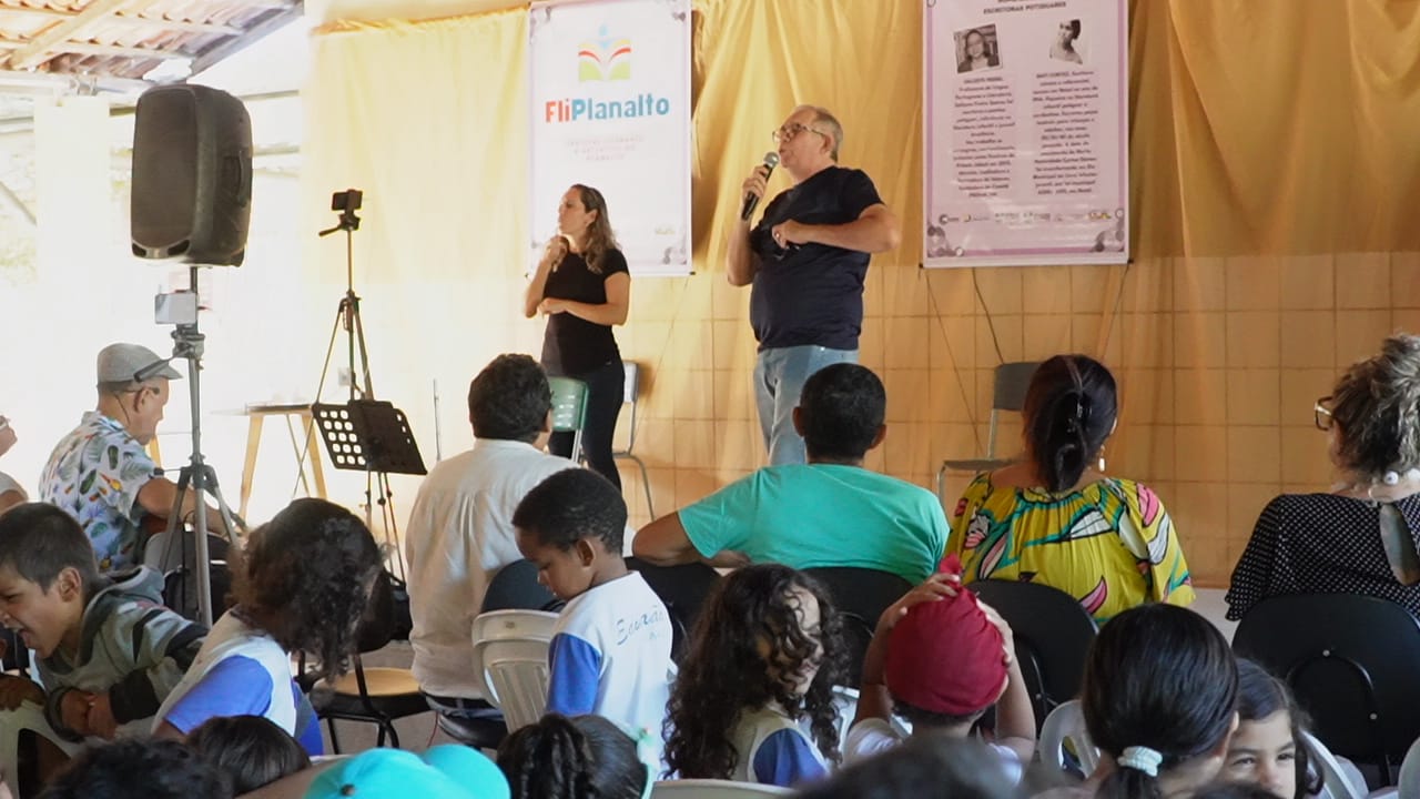 Festival Literário leva educação e arte para estudantes de escola pública do bairro Planalto