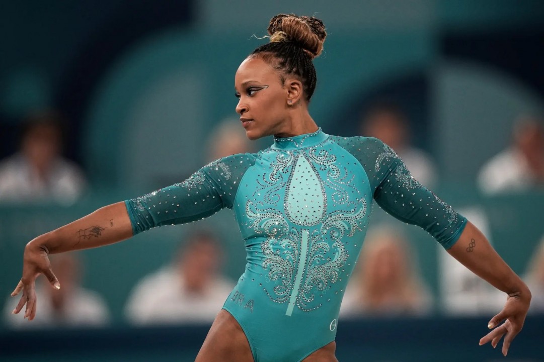 Rebeca Andrade conquista ouro no solo e se torna maior medalhista olímpica brasileira