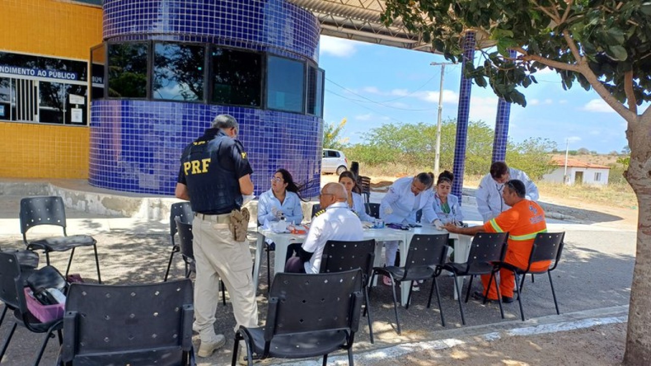 PRF realiza comando de saúde preventivo para motoristas profissionais no Rio Grande do Norte