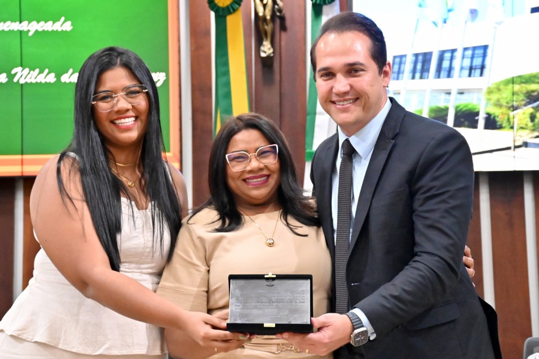 Professora Nilda recebe homenagem na Assembleia Legislativa do RN