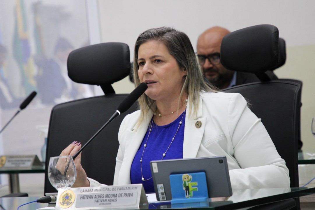 Vereadora Fativan Alves critica despreparo de secretário adjunto de obras de Parnamirim