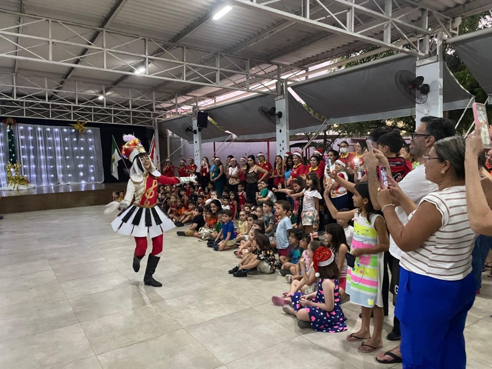 Natal solidário: acendimento de luzes em escola de Parnamirim mobiliza doações para projeto social