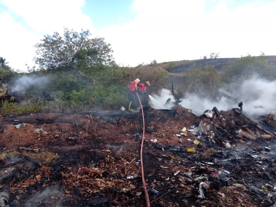 Bombeiros combatem incêndios florestais em quatro cidades do RN