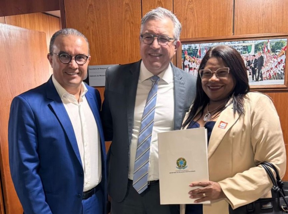 Nilda é recebida pelo ministro Alexandre Padilha no Palácio do Planalto