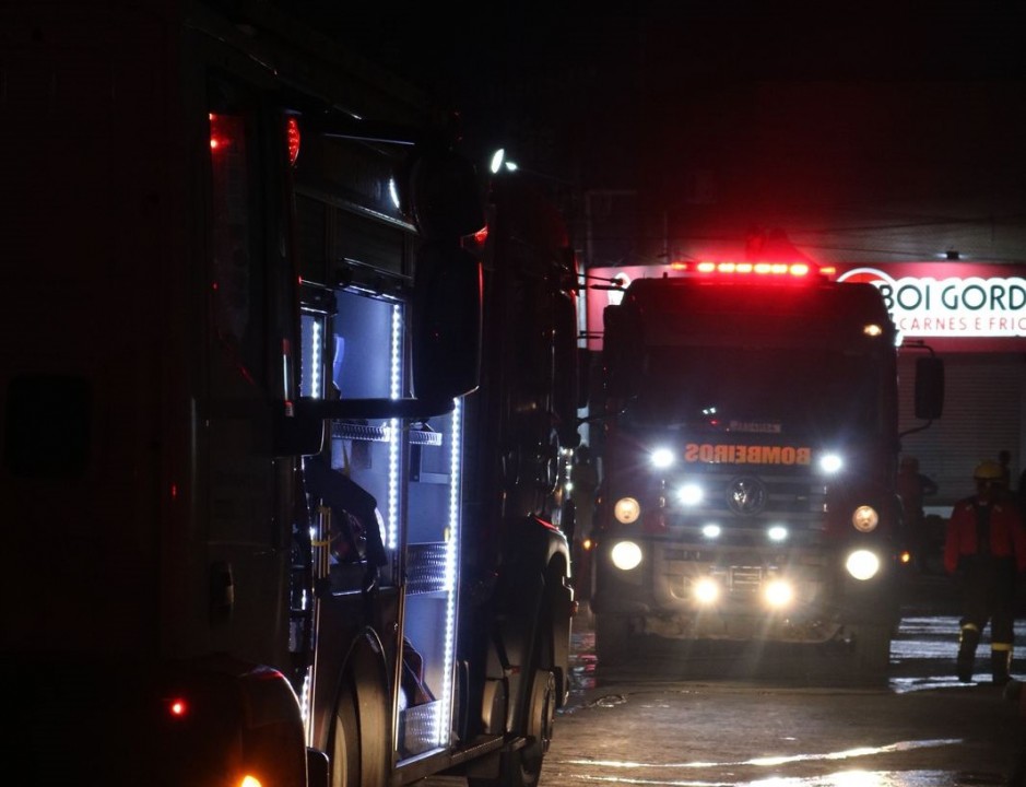 Bombeiros do RN combatem incêndio em Macaíba