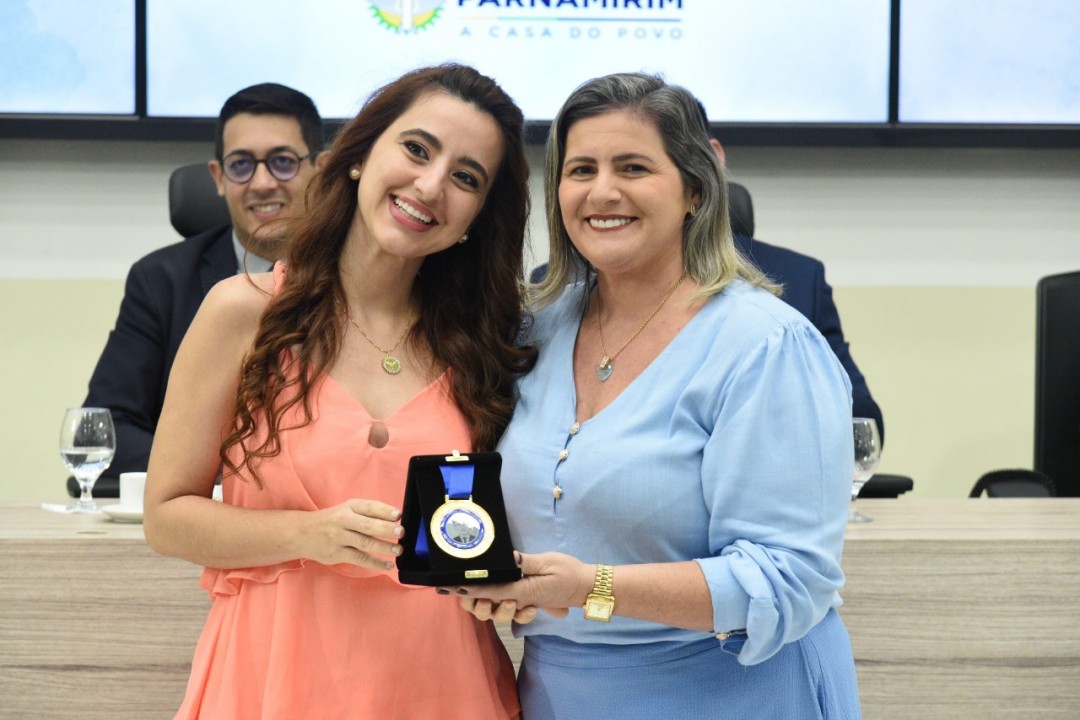 Fativan Alves homenageia dentistas com a Comenda Dr. Mário Medeiros em Sessão Solene