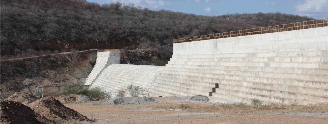 Governadora celebra entrega da obra de recuperação de barragem no Seridó