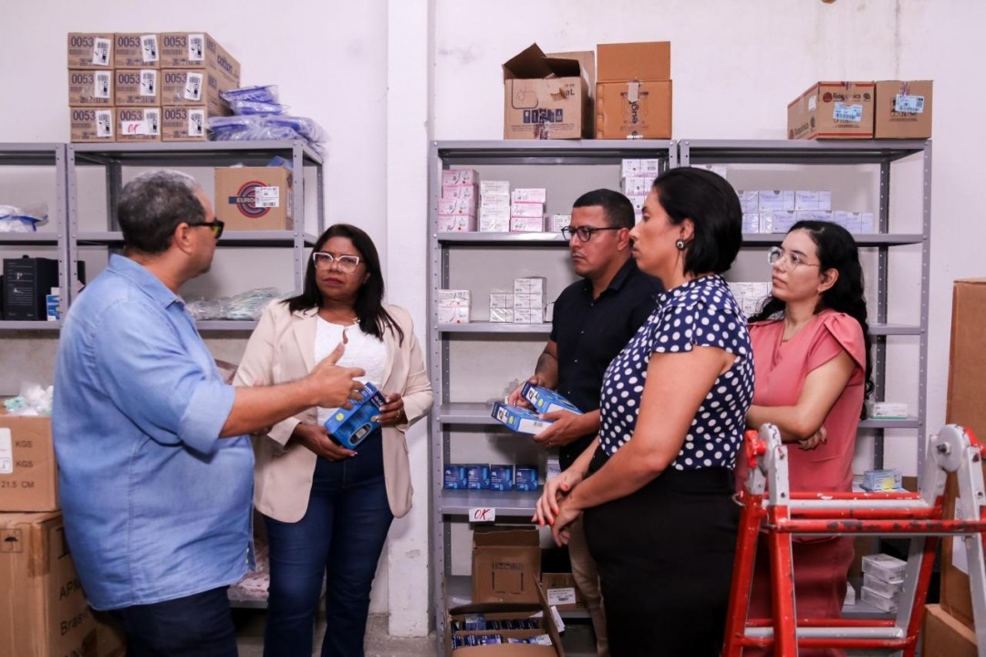 Prefeita de Parnamirim faz visita a Central de Abastecimento Farmacêutico