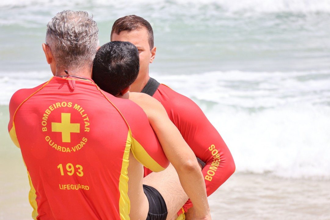  Corpo de Bombeiros já salvou 71 pessoas vitimas de afogamento nas praias do RN só em 2025 