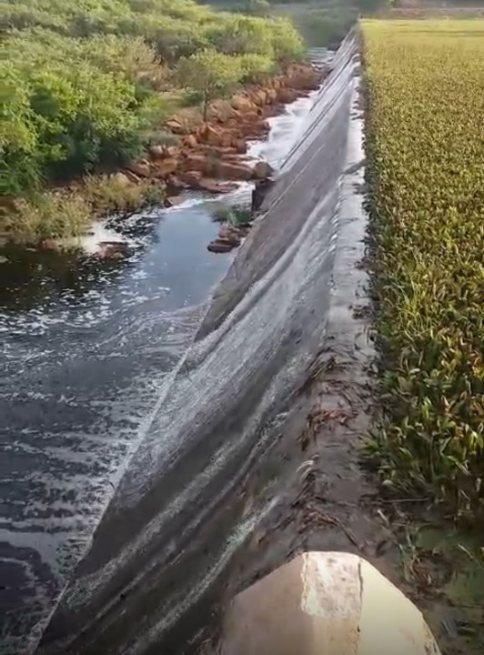 Açude Dinamarca, em Serra Negra do Norte, é o primeiro reservatório do RN a sangrar em 2025