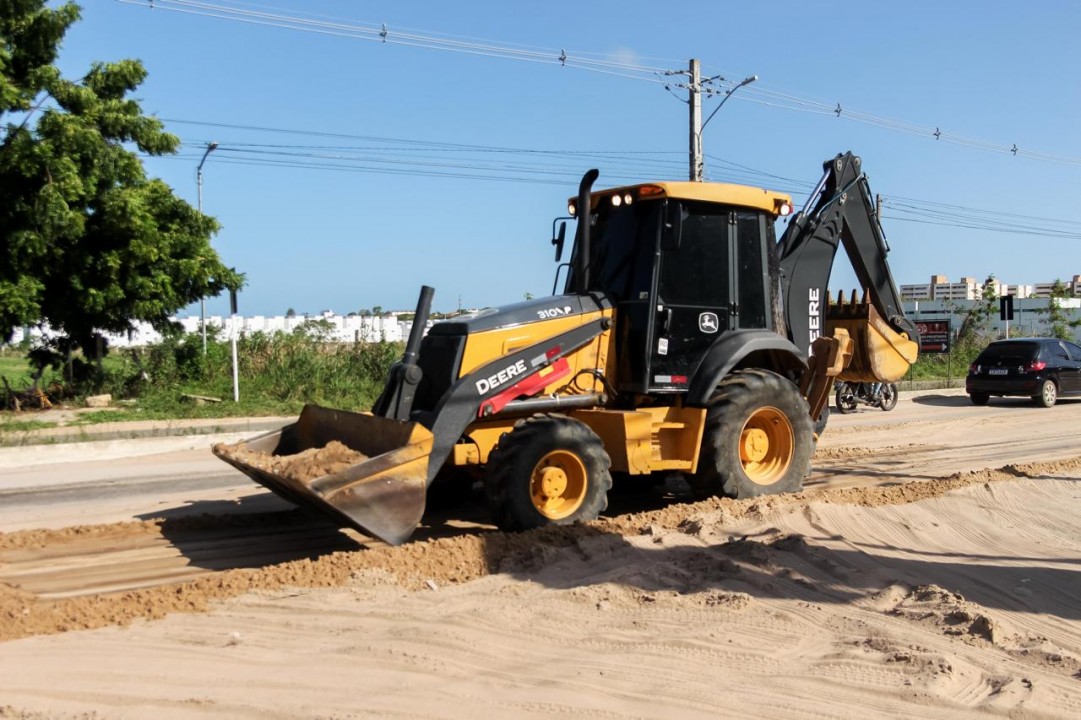 Prefeitura de Parnamirim realiza vistoria na Avenida Olavo Montenegro e inicia retirada de areia