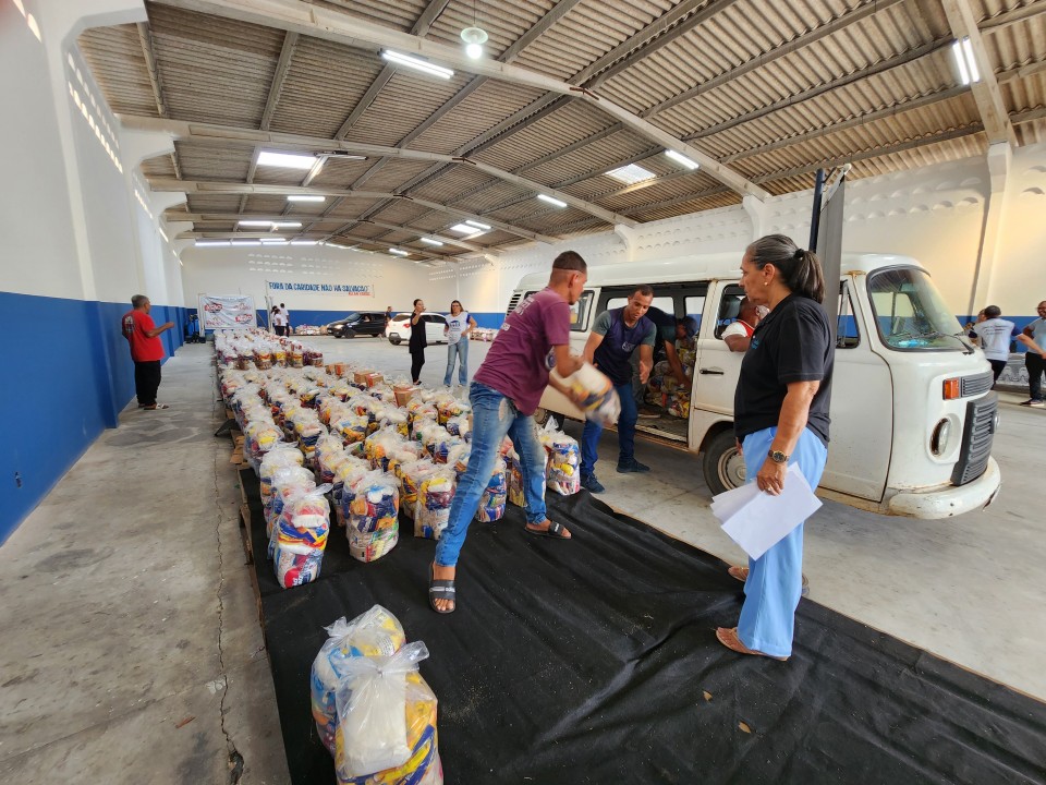 Armazém da Caridade e parceiros realizam entrega de 20 toneladas de alimentos 