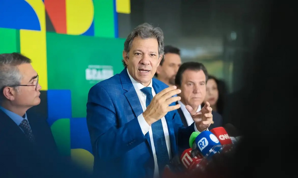 Bancos poderão usar eSocial para oferecer consignado a empregados CLT, afirma Haddad 