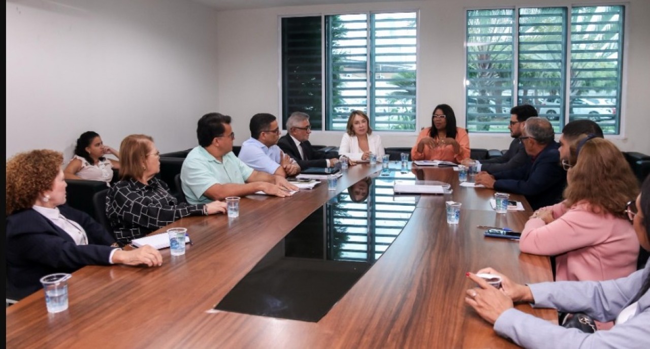 Nilda Cruz discute melhoria para negócios em reunião com CRC/RN e Jucern