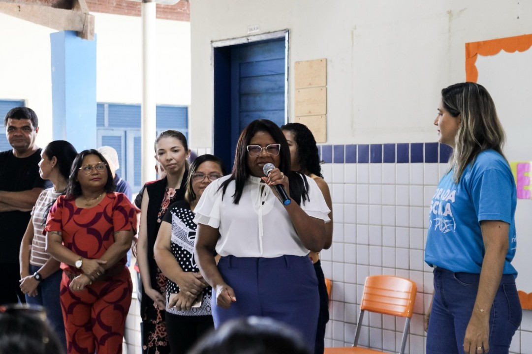 Prefeita Nilda visita escolas e CMEIs de Parnamirim no primeiro dia de aula